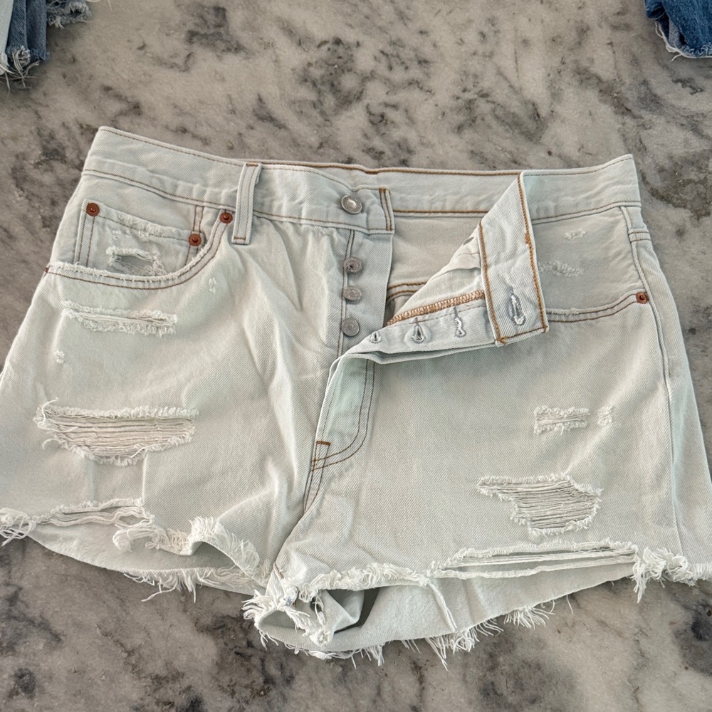Levi’s Light Wash Denim Shorts - Women's